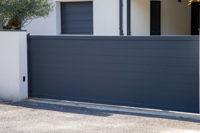 как установить распашные ворота